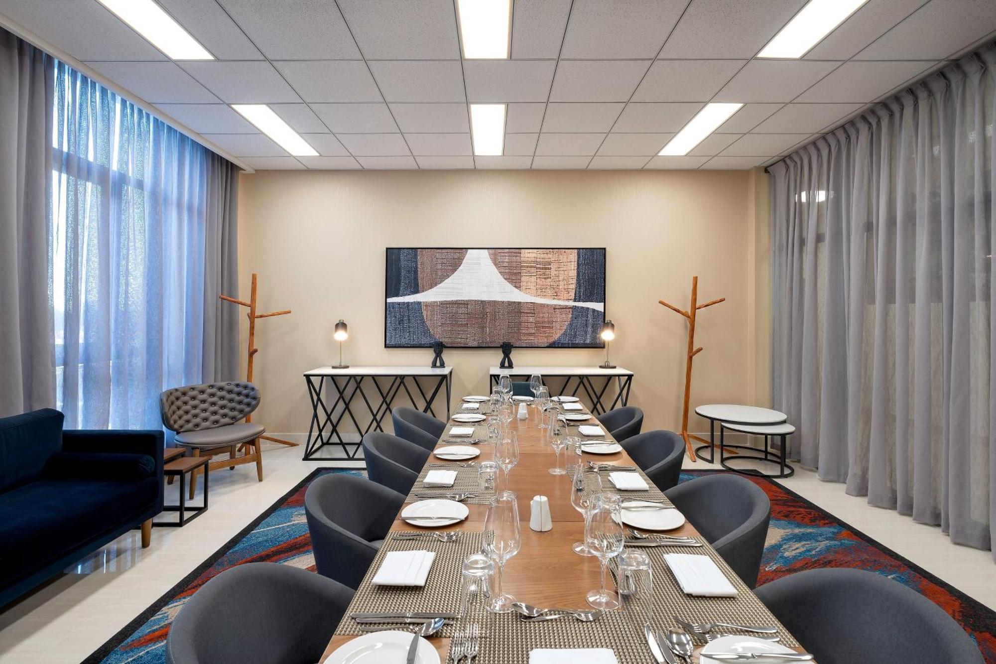 Protea Hotel By Marriott Lusaka International Airport Екстер'єр фото