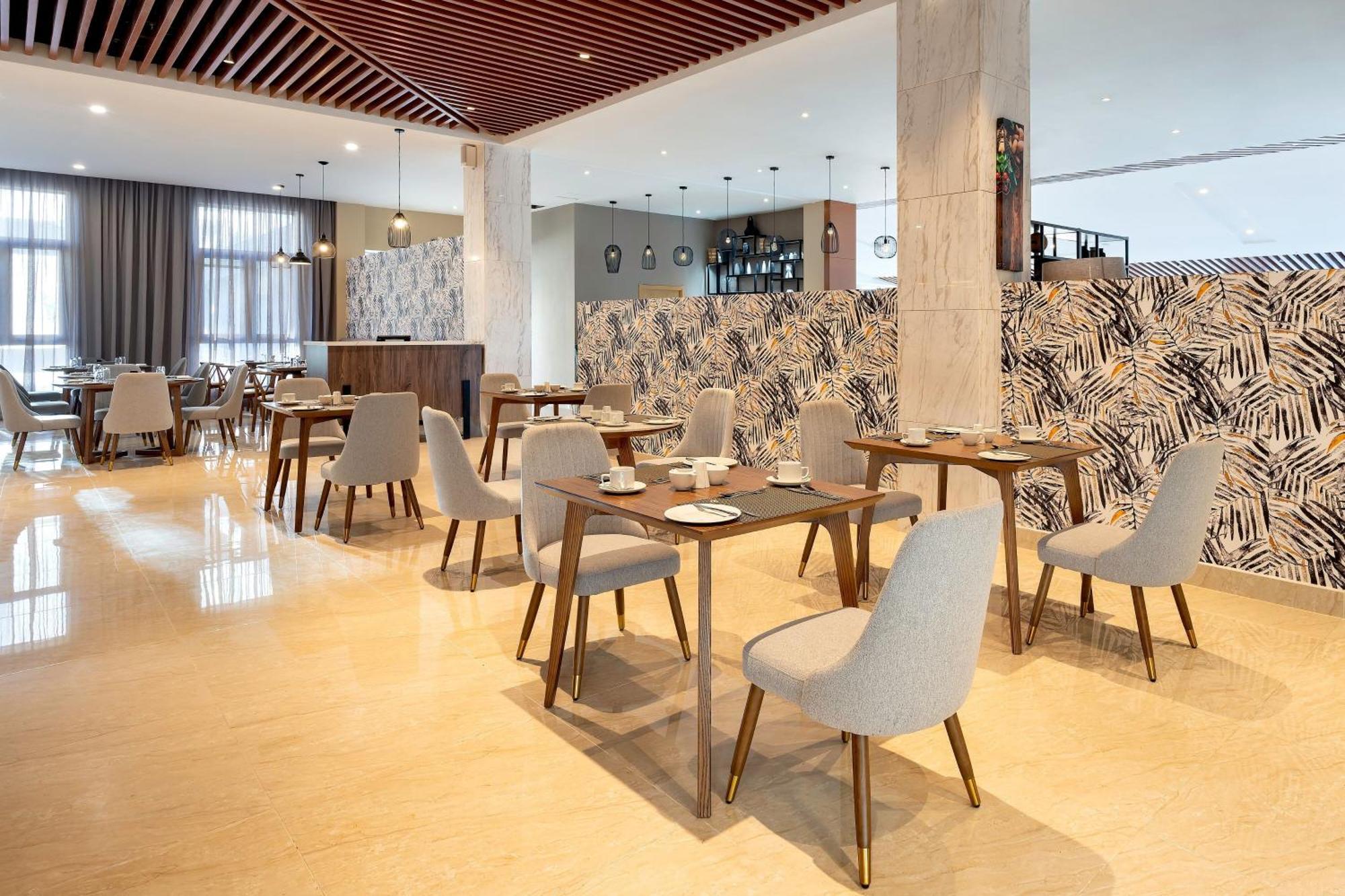 Protea Hotel By Marriott Lusaka International Airport Екстер'єр фото