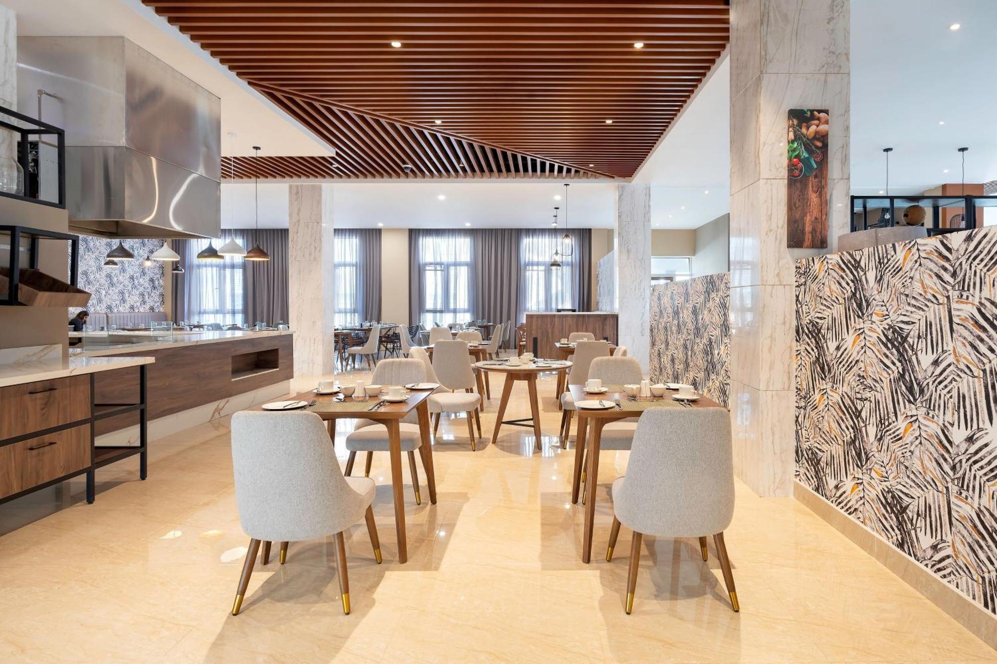 Protea Hotel By Marriott Lusaka International Airport Екстер'єр фото