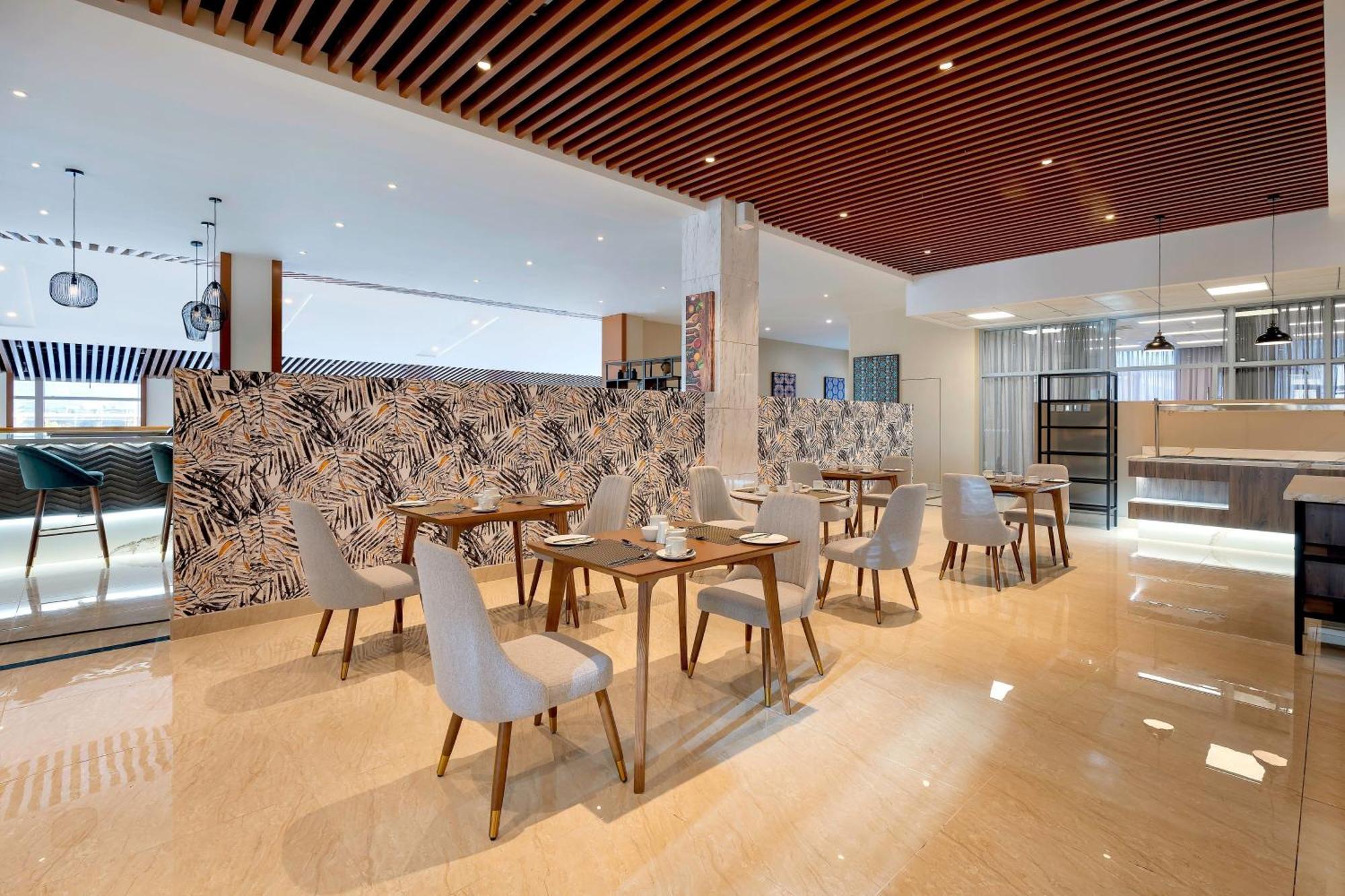 Protea Hotel By Marriott Lusaka International Airport Екстер'єр фото
