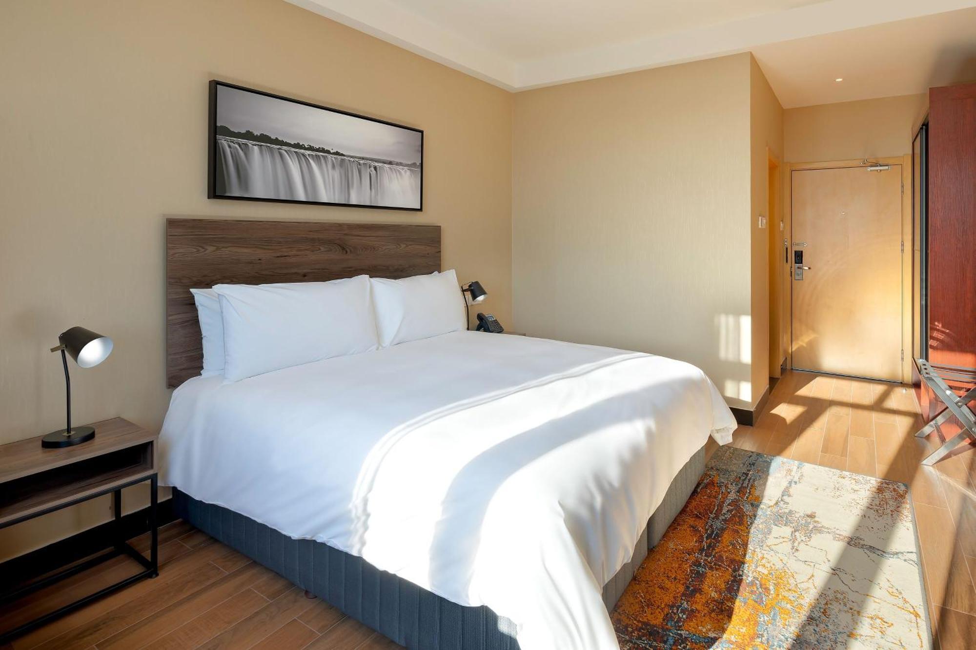 Protea Hotel By Marriott Lusaka International Airport Екстер'єр фото