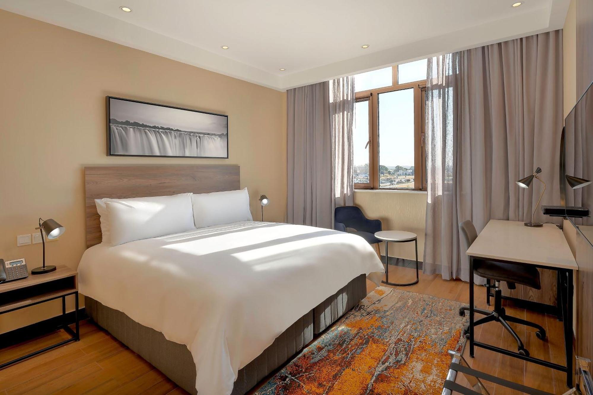 Protea Hotel By Marriott Lusaka International Airport Екстер'єр фото