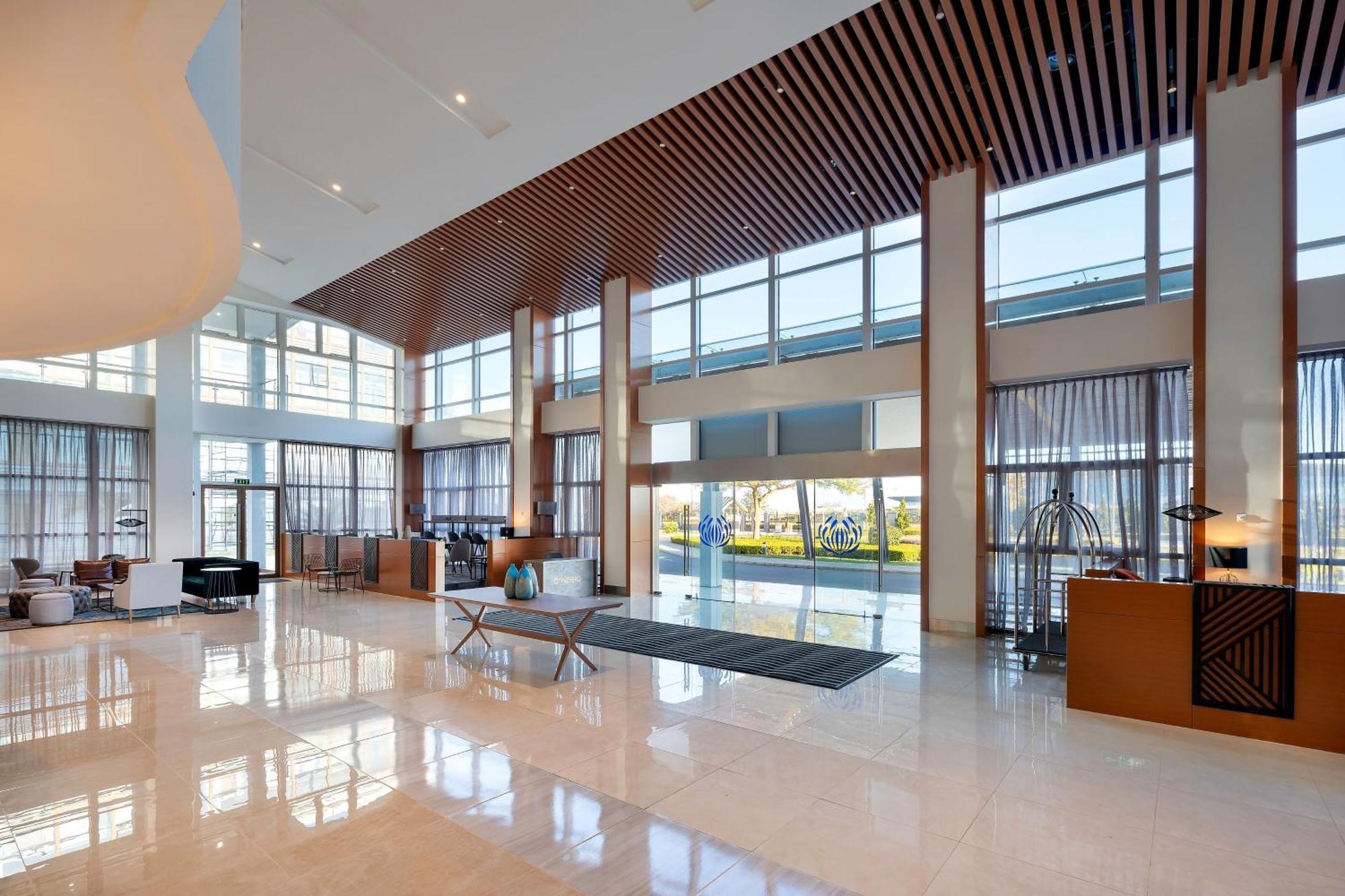 Protea Hotel By Marriott Lusaka International Airport Екстер'єр фото