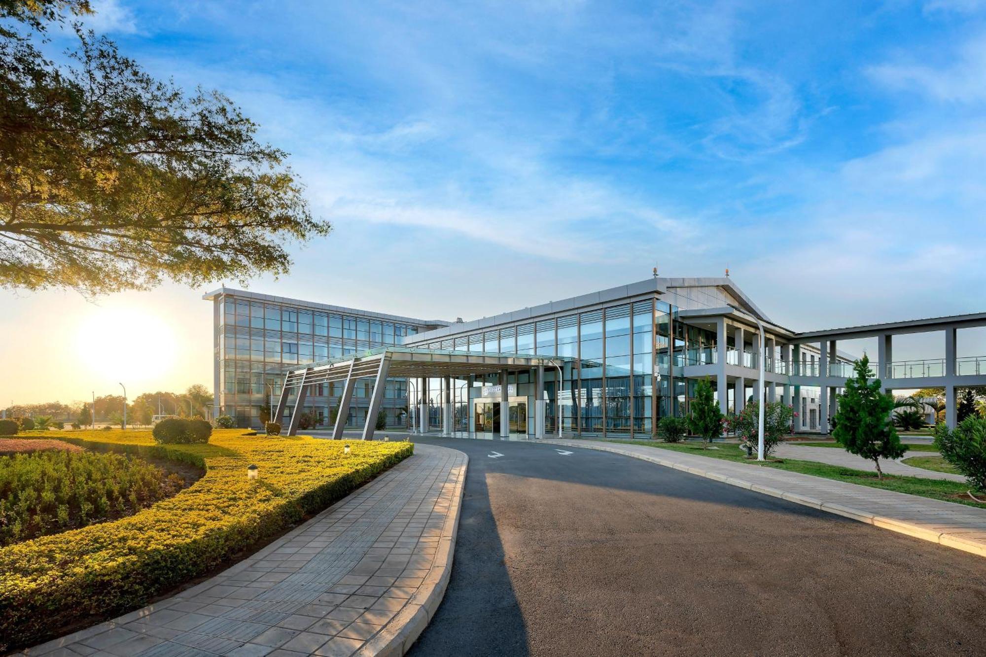 Protea Hotel By Marriott Lusaka International Airport Екстер'єр фото