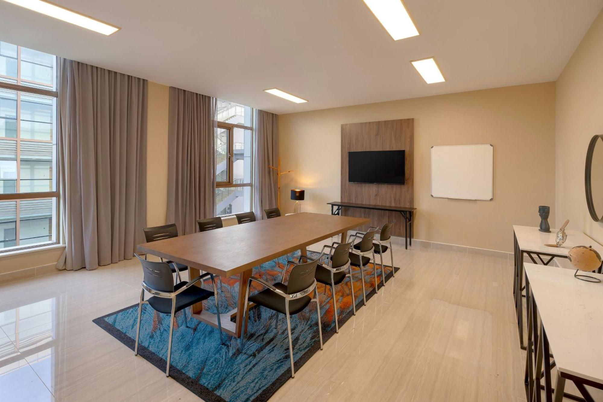 Protea Hotel By Marriott Lusaka International Airport Екстер'єр фото