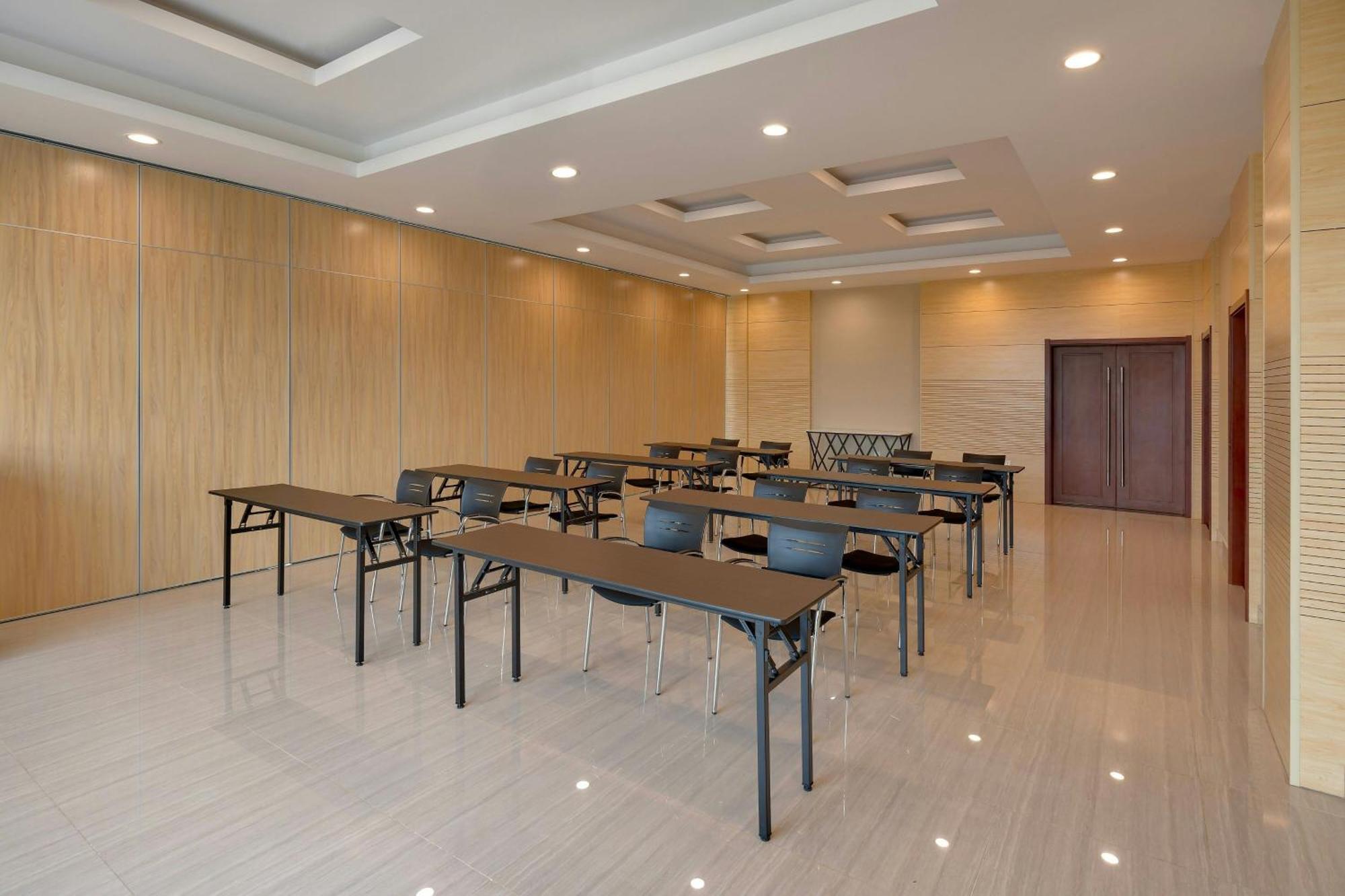Protea Hotel By Marriott Lusaka International Airport Екстер'єр фото