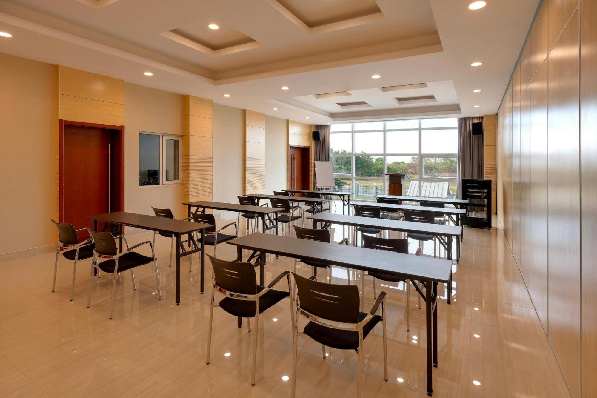 Protea Hotel By Marriott Lusaka International Airport Екстер'єр фото