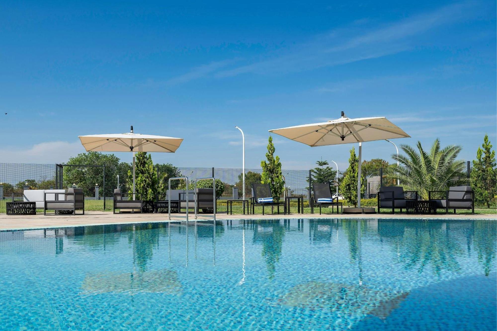 Protea Hotel By Marriott Lusaka International Airport Екстер'єр фото