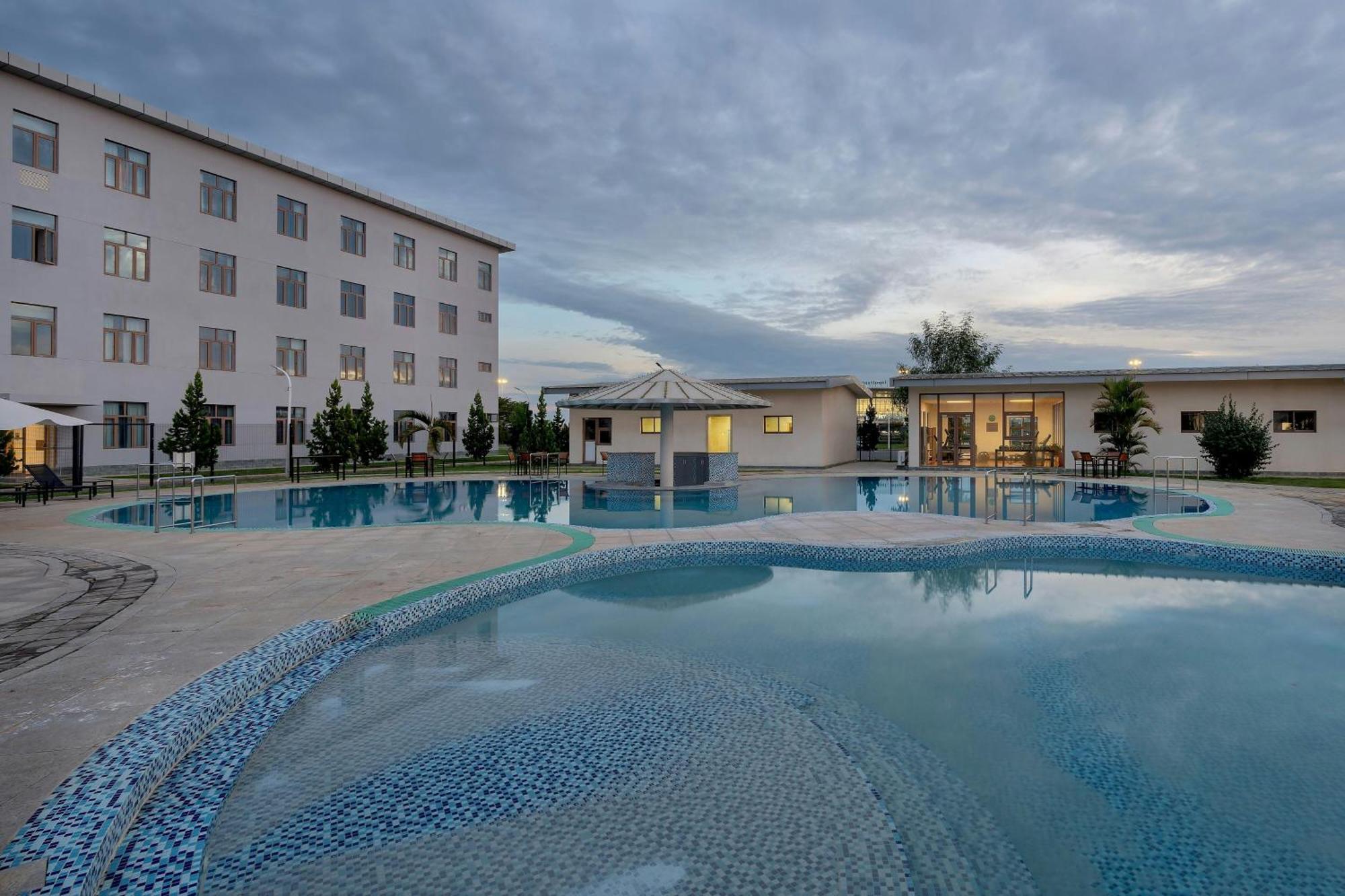 Protea Hotel By Marriott Lusaka International Airport Екстер'єр фото