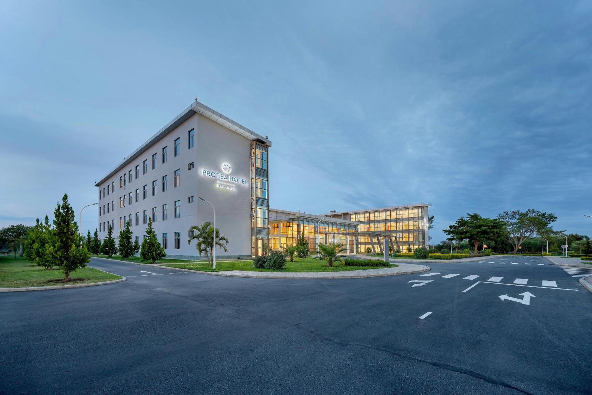 Protea Hotel By Marriott Lusaka International Airport Екстер'єр фото