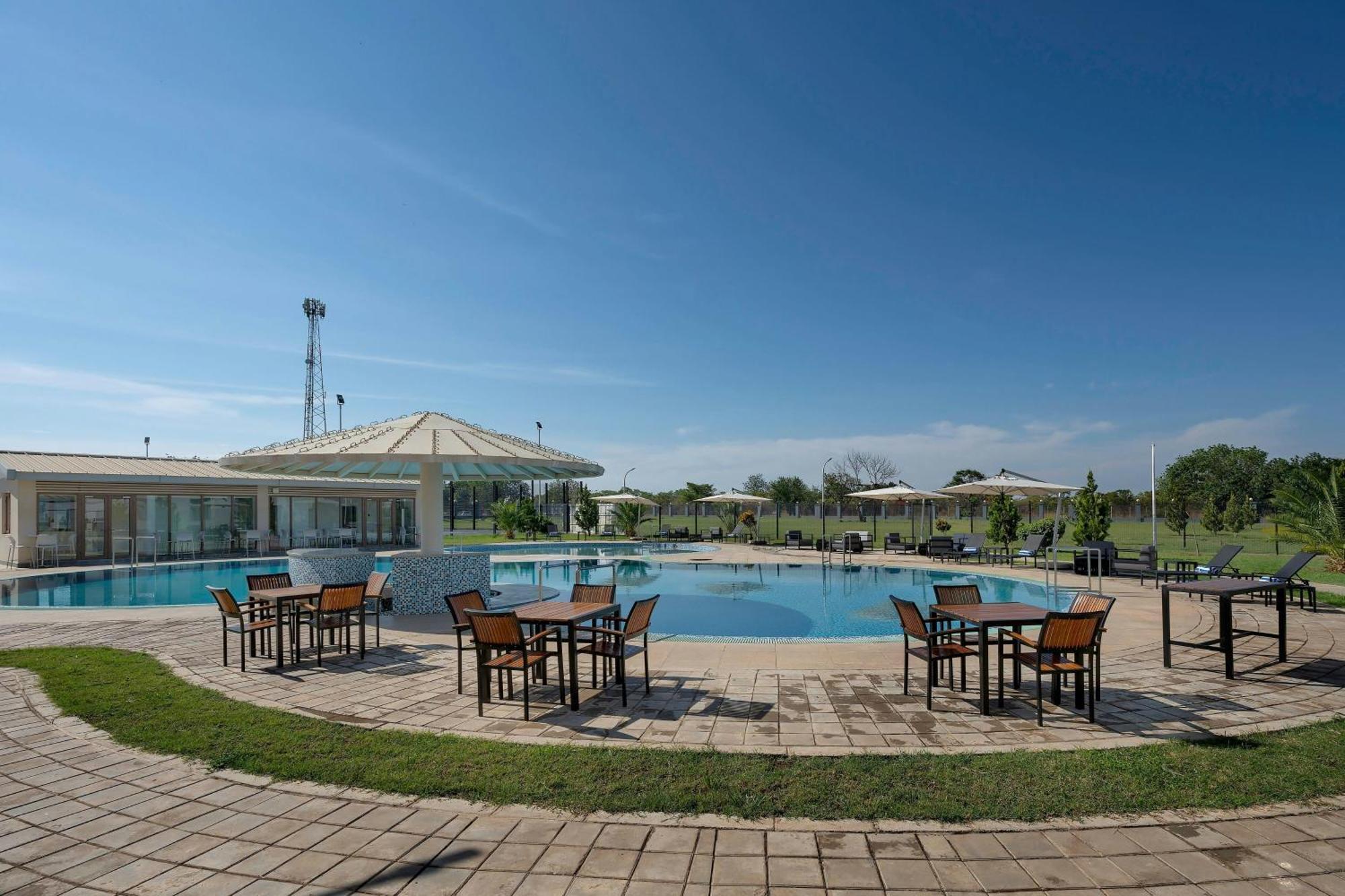 Protea Hotel By Marriott Lusaka International Airport Екстер'єр фото