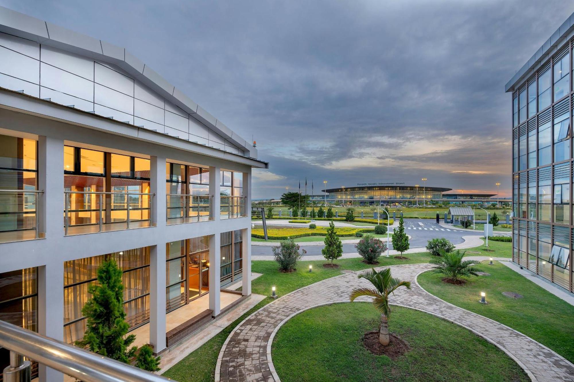 Protea Hotel By Marriott Lusaka International Airport Екстер'єр фото