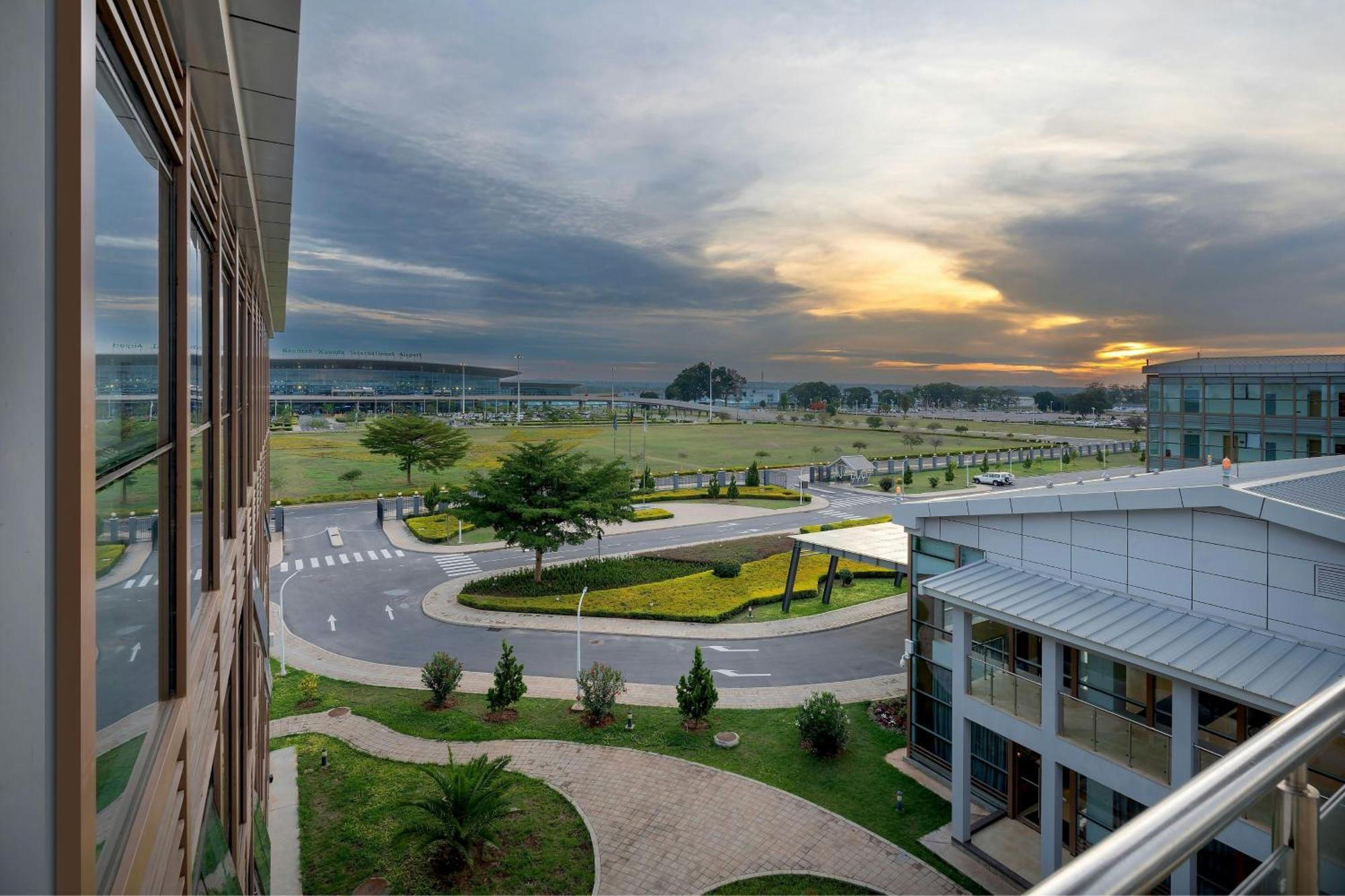 Protea Hotel By Marriott Lusaka International Airport Екстер'єр фото
